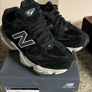 New Balance Men's Black and Gray Sneakers